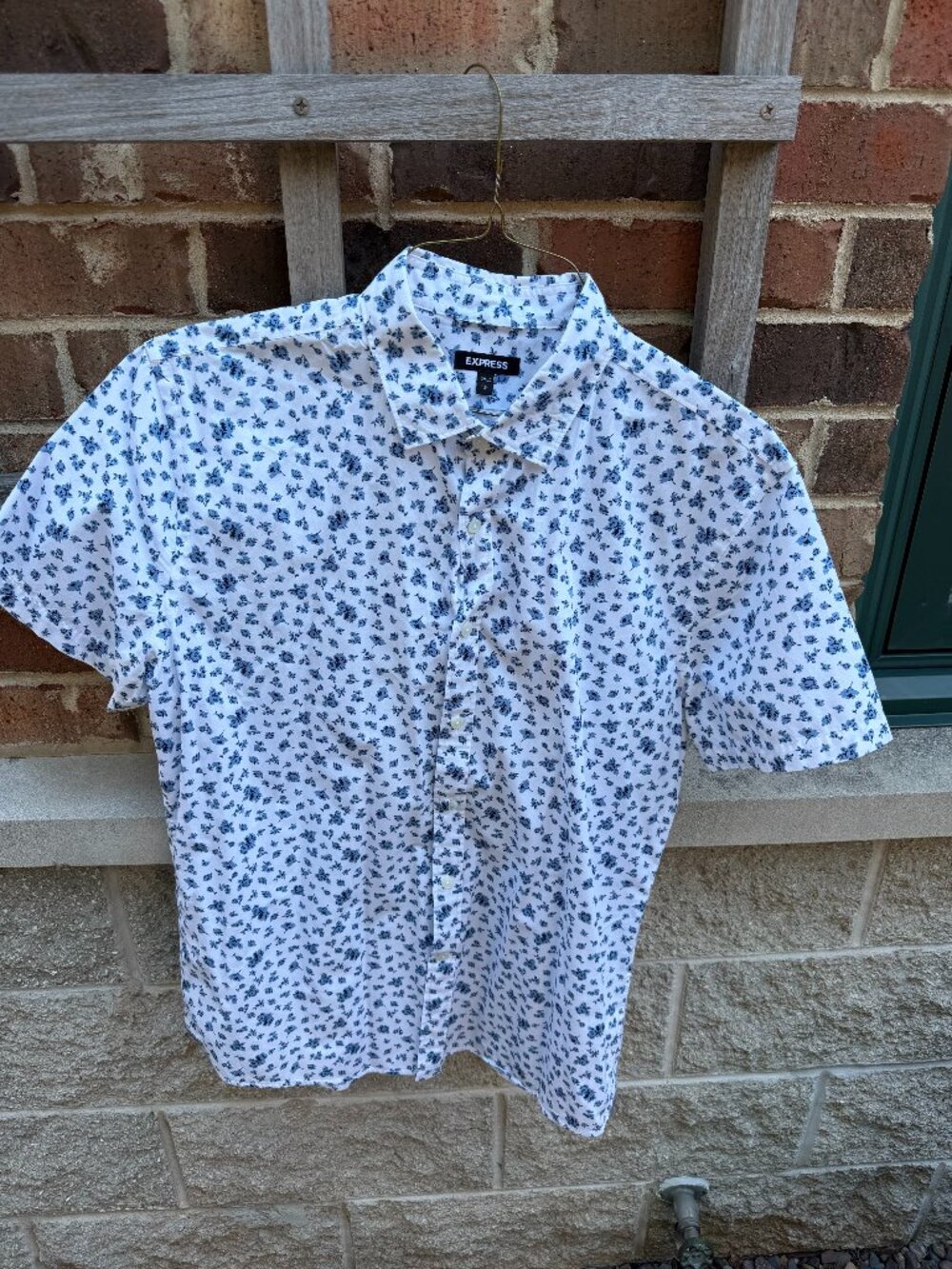 Express Floral Short-Sleeve Casual Button Down Shirt Blue White Mens Large